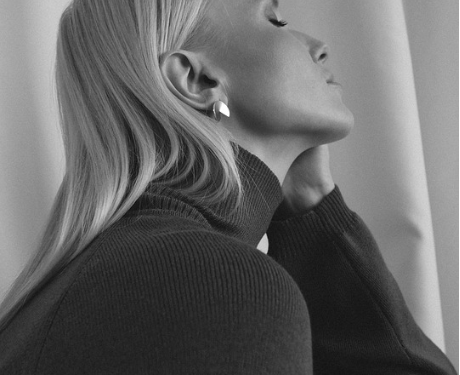 10 Essential Wardrobe Staples Every Woman Should Own