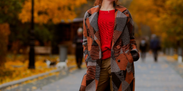 The Return of Retro: Nostalgic Fashion Trends Making a Comeback